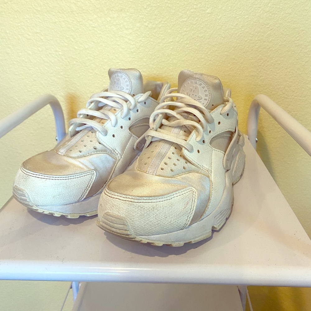 Nike white Huarache running shoes 👻
